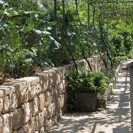 Double Mali 8997c Gostinjska kuća 3*